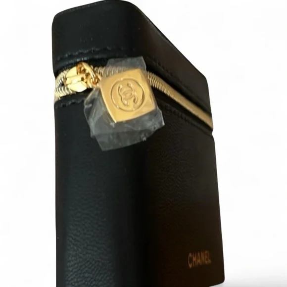 Chanel Beauty Lipstick Case with Mirror - Picture 4 of 5